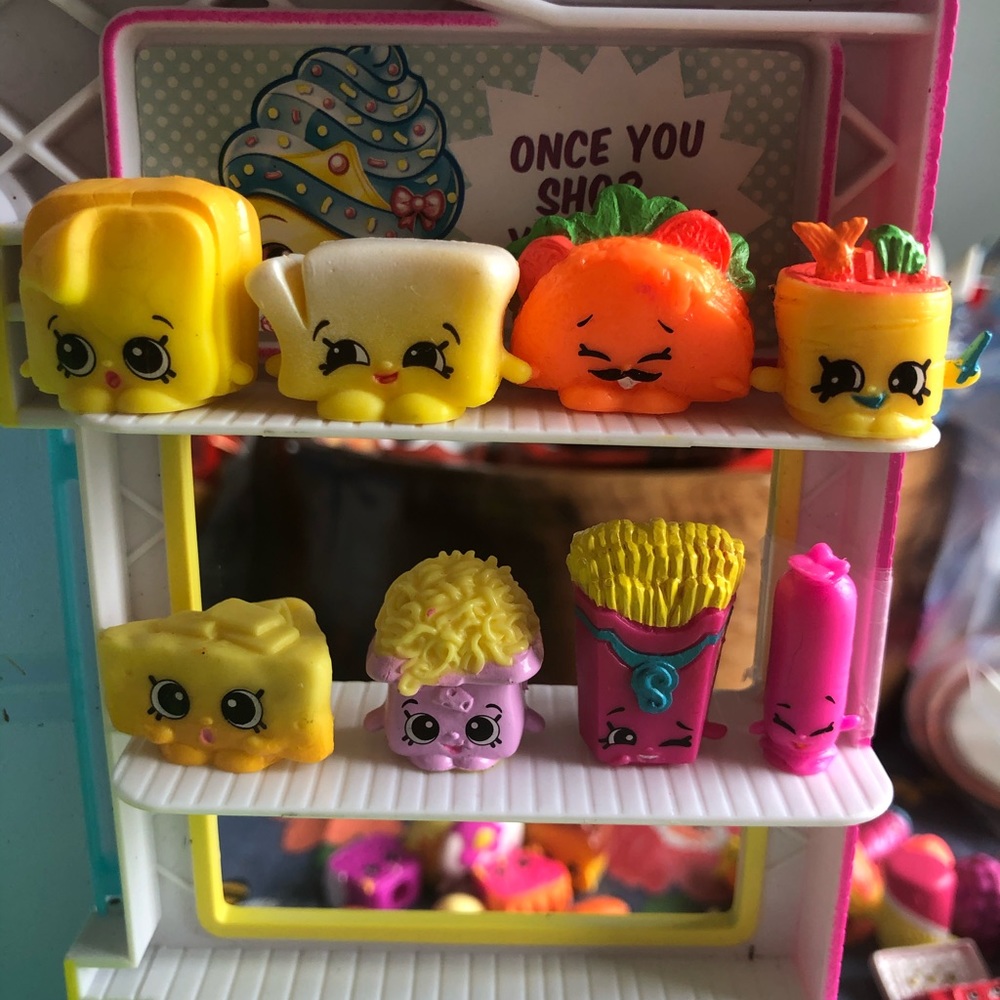 Shopkins Lot of 23 assorted foods🍟🥨🧀🥯🍞🍣🍜